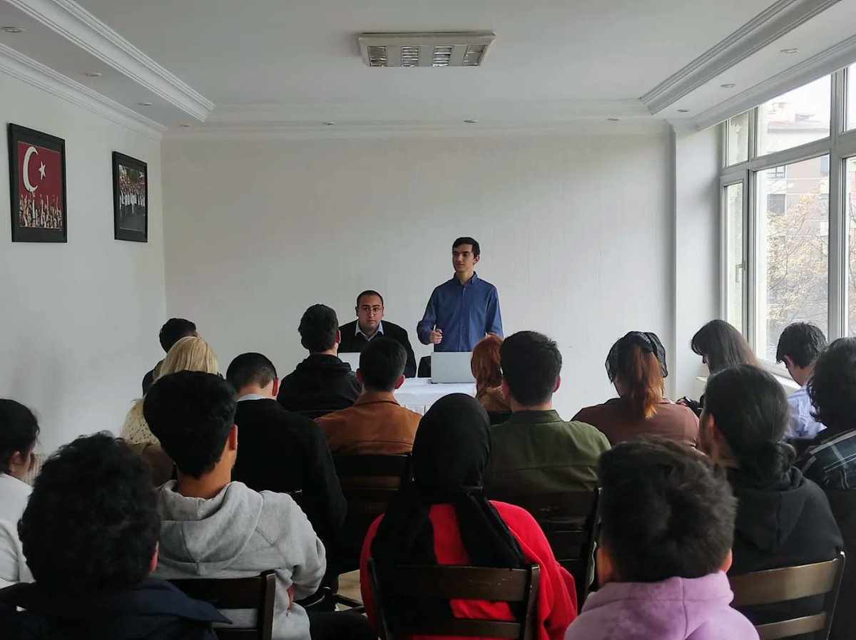 TGB Ankara olarak "Gündem Buluşmamızı" gerçekleştirdik.

Deprem bölgelerinde gönüllü olarak görev alan arkadaşlarımızın tecrübelerini aktarmalarıyla toplantımıza başladık.

Ardından 2023 seçimlerini değerlendirdik. Türk gençliği olarak üzerimize düşen görevleri konuştuk.