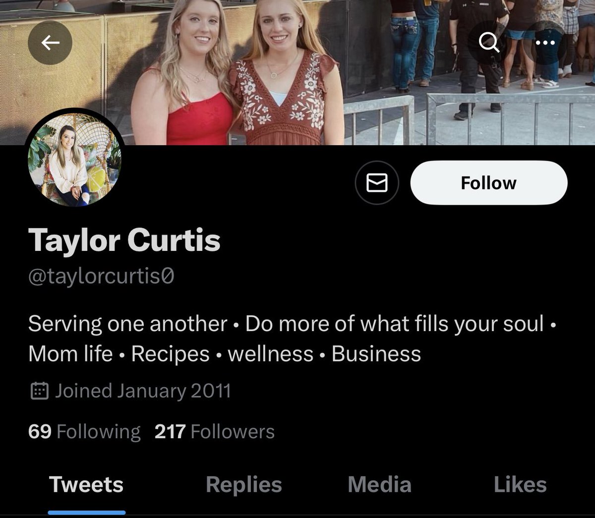 closedviiids's tweet photo. don’t buy tickets from @ / taylorcurtis0 because they are an absolute scammer!
they say they’re selling tickets to see FLO but i wouldn’t trust them for tickets to any show that they say they have!!!!
#scammer #concertscammer #ticketscammer #concerttickets #concert #flo https://t.co/VYBVTLy7Da