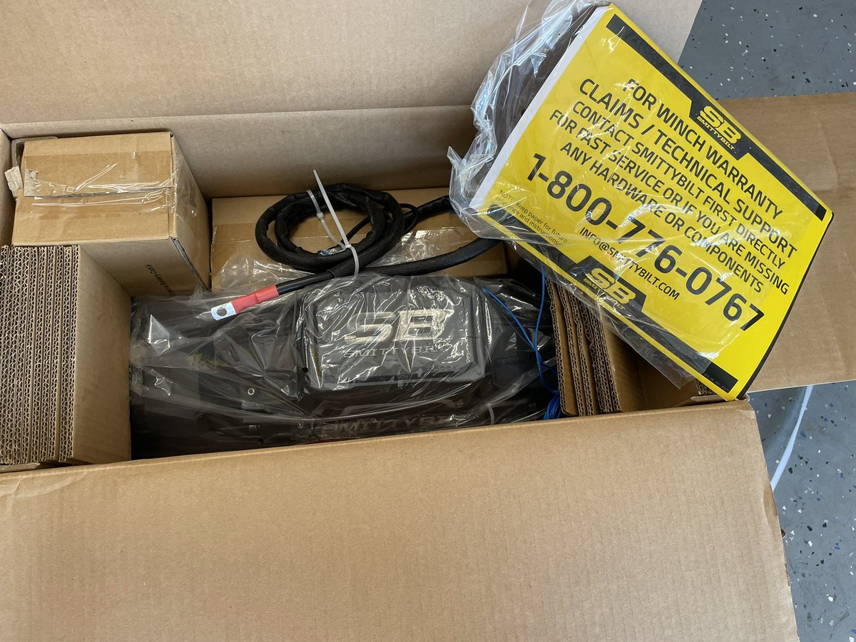 JohnsJeepGarage's tweet photo. It’s beginning to look a lot like Christmas! #smittybilt X20 Gen 3 Winch 12K lbs with synthetic rope. Waiting on the front bumper. 
😎✌🏼🔧#jeeplife https://t.co/wq9mrcnJJH