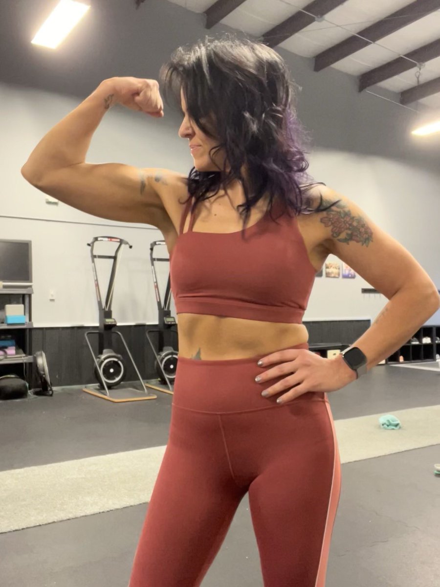 CoachPeggiTalks's tweet photo. @MissGinaDarling I’m new here but I’ll play 💪🏻❤️💪🏻 https://t.co/LaJszKUvok
