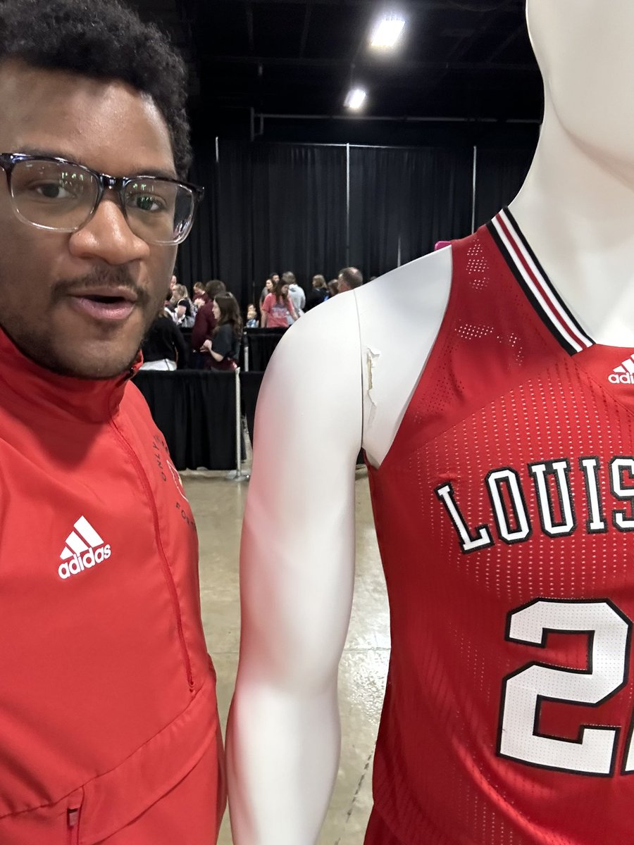 aaronromell78's tweet photo. Louisville, let’s win us a championship #ACCWBB https://t.co/vOeivP1GVq