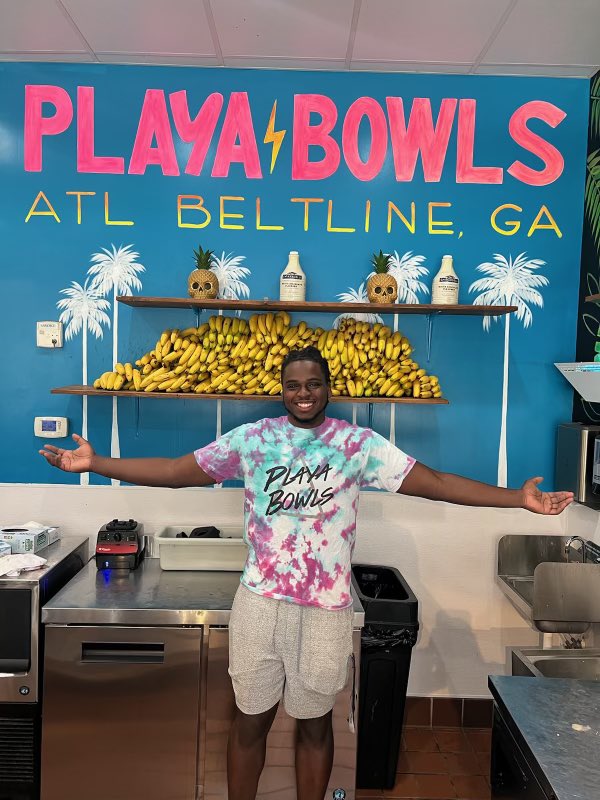 JourdanRodrigue's tweet photo. Feel-good story today: Rams TE Roger Carter was trying to find some help for his former boss at Playa Bowls in ATL, because they were short-handed. When he couldn’t, Carter showed up himself to work a full shift today…register, kitchen, floor, whatever they need help with. https://t.co/F3uwpktLwK