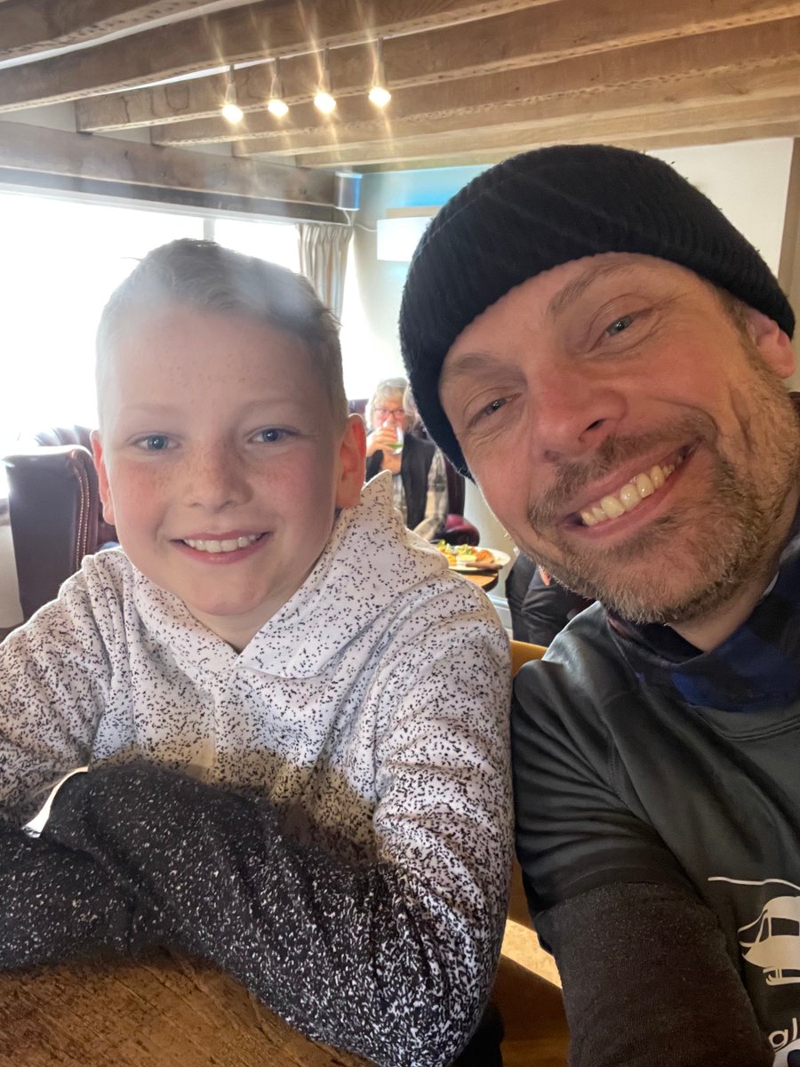 Isaacs1000's tweet photo. Another week down and nearly 200 miles done. Current total 191 miles and counting. Our favourite place for a halfway biking selfie/refreshment... Kings Head New Buckenham!
@EastAngliAirAmb https://t.co/1abpfL6B8P
