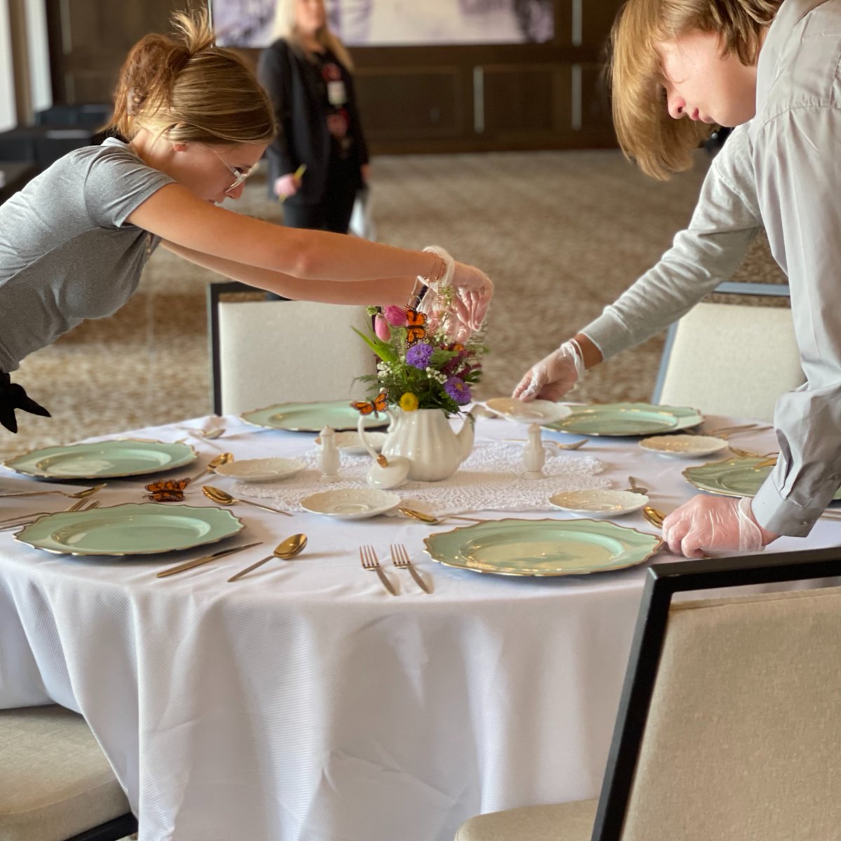 TheOfficialMHF's tweet image. The Table Top Design competition, sponsored by the MSU School of Hospitality Business, has begun! 🍽 This year’s theme is Spring on Mackinac Island! ⛴

The first-place team will receive a free 2-night stay at the Grand Hotel. #ProStartCompetition2023