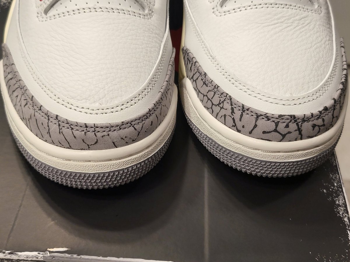 MychaelYang's tweet photo. @snkr_twitr Look at my shoes two completely different elephant print.  One looks like a fake lmao 🤣 https://t.co/78bLmxJBni