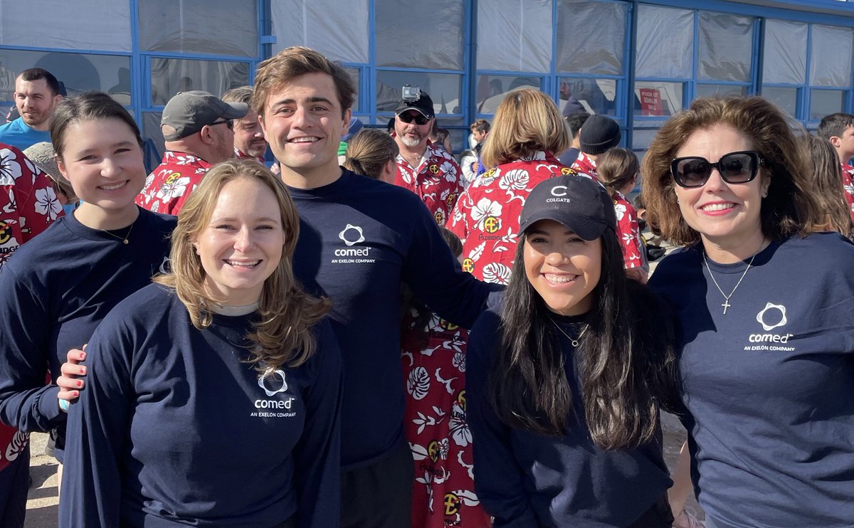 maurafarrellPR's tweet photo. Perfect morning for a plunge with @kivvit and @ComEd to raise funds for @SpecialOChi! 🌊💡 https://t.co/t70gC2NYdq