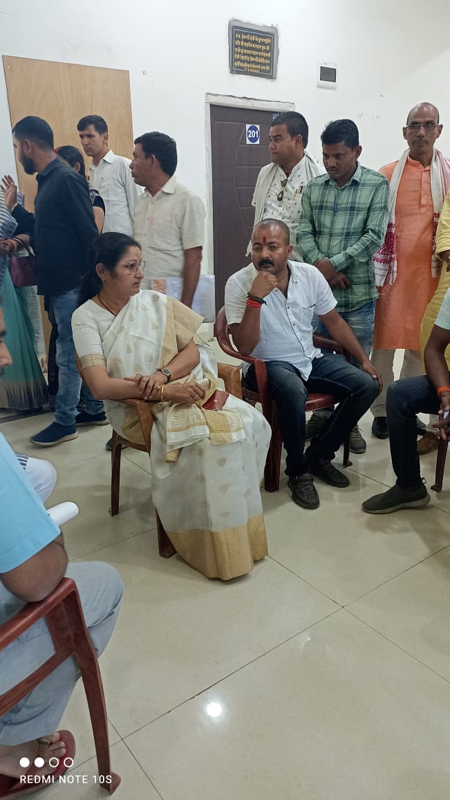 BorderGupta's tweet photo. सरिया में भारतीय जनता पार्टी का विधानसभा स्तरीय बूथ सशक्तिकरण,
बैठक में जिला अध्यक्ष श्री महादेव दुबे Mahadeo Dubey  जी,लोकप्रिय सांसद एवं केंद्रीय शिक्षा राज्यमंत्री श्रीमती अन्नपूर्णा देवी जी,पूर्व विधायक श्रीमान नागेंद्र महतो जी एवं अन्य के साथ बैठक में उपस्थित रहा।। https://t.co/ePwxP6AeHo