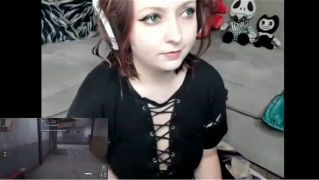 Sexy Fandom on Twitter: "Sexy Fandom: PrincessBluu’s Gaming With A Sexy