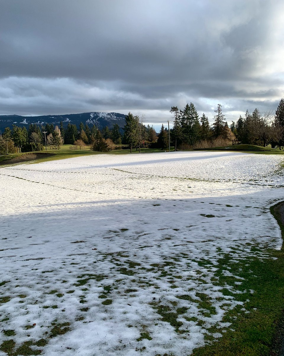 The snow is melting with all this sun, looks like a great week ahead on the forecast too 🤞 🌞