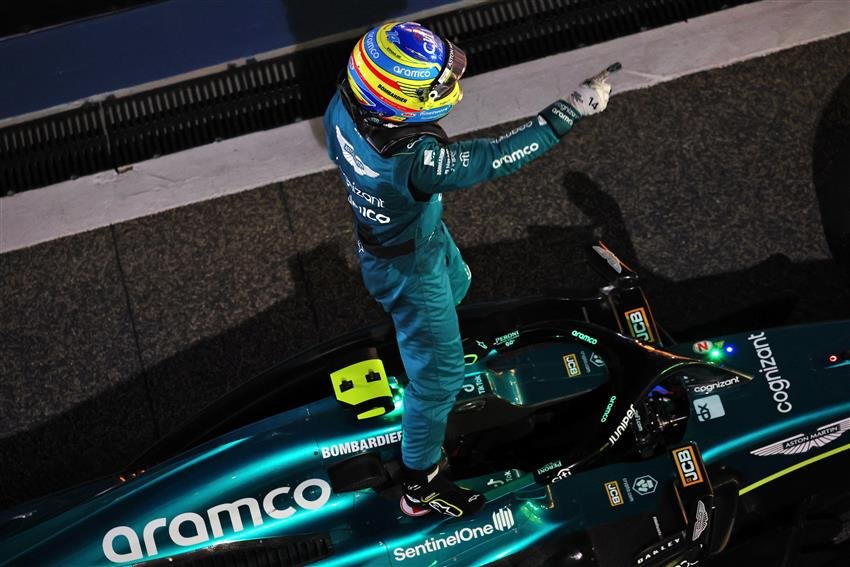 rubeensc_'s tweet photo. Su felicidad es mi felicidad. El Samurai al fin tiene una espada con la que dar guerra. Te quiero @alo_oficial 💚 https://t.co/UhkADUHUKL
