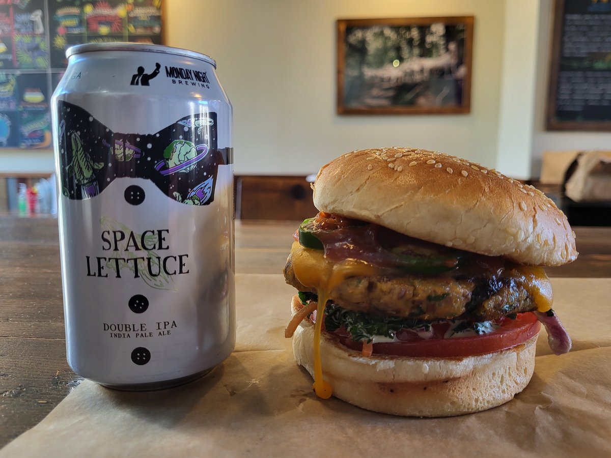 fbgrantpark's tweet photo. Check out this beautiful daily burger!
Vegan burger w/ yellow cheddar, vine ripened tomatoes, fresh jalapeños, kale slaw, and sherry date BBQ

Pair's quite nicely with @MondayNight's Space Lettuce! https://t.co/x0or9e28gt