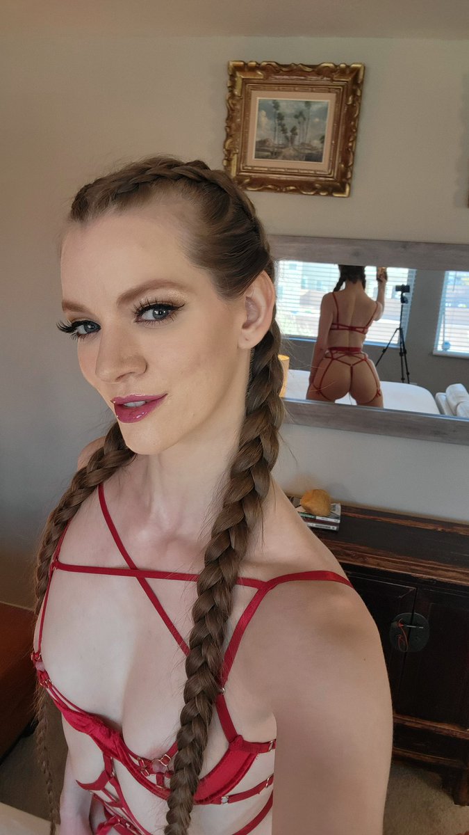 Erin Everheart on Twitter: "Happy Sunday 💋"