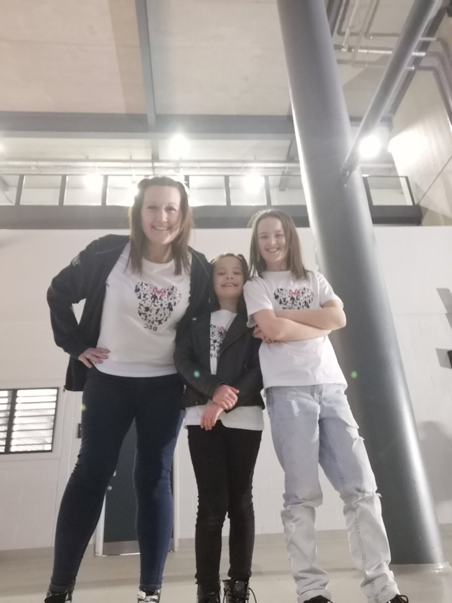 becemwhiteley's tweet photo. @yr3melthamce m and her cousin went to Disney on ice, what a fabulous evening ❤️❄️👸 https://t.co/jrPLhBRanN