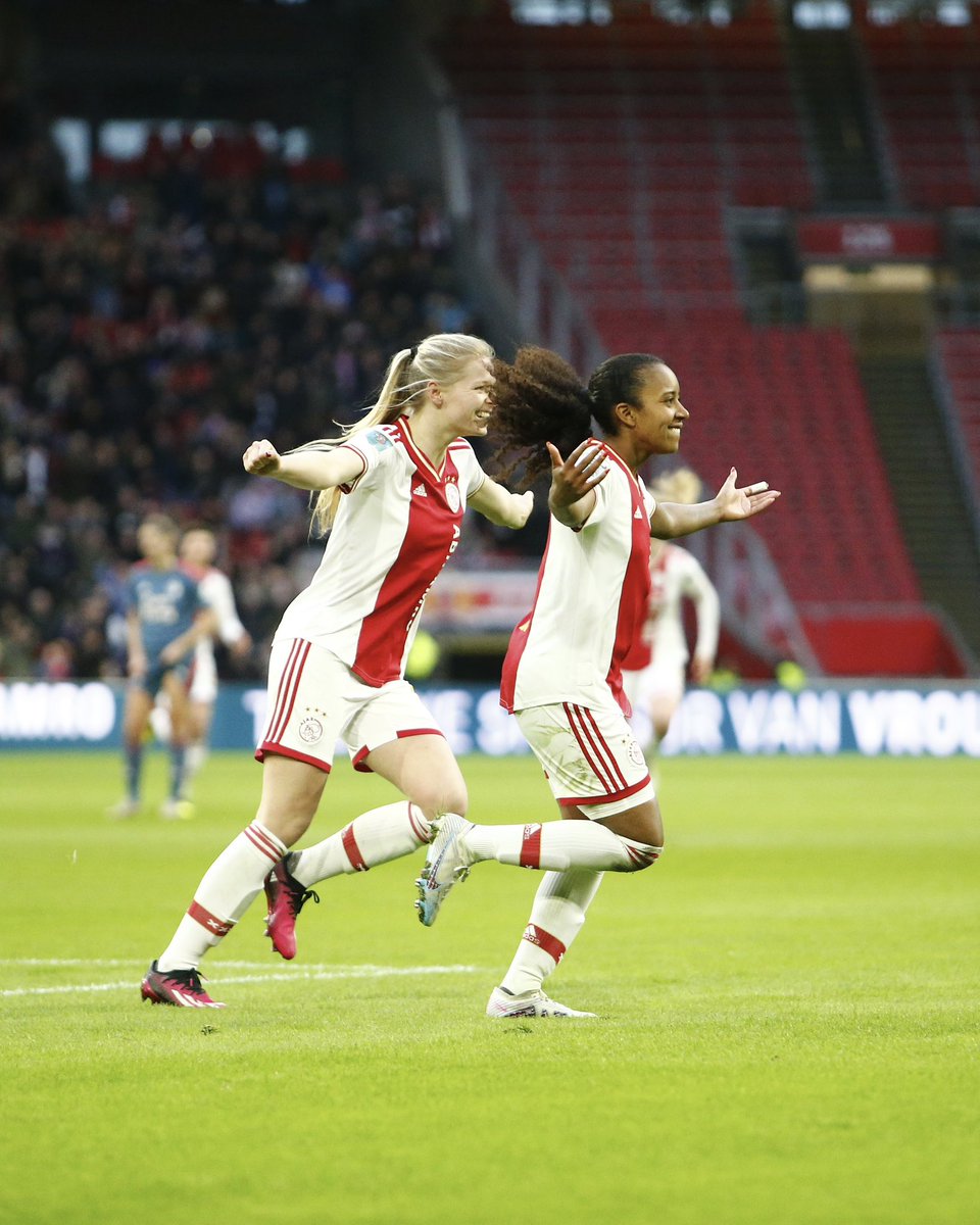 flowsports's tweet photo. Scoring a goal in front of 33,743 spectators at the Johan Cruijff Arena 🏟️ What dreams are made of @AshleighWeerden 🌟  (📸: Ajax Media) https://t.co/1NkwBY1M2n