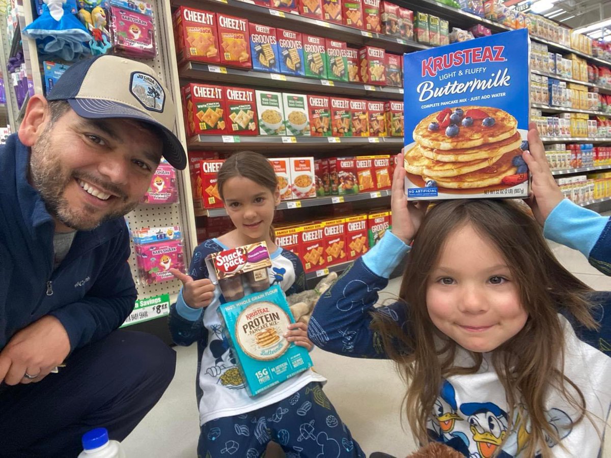 RepRaulRuizMD's tweet image. Today is a daddy pancake breakfast day, pijamas and all! Goofing around in the grocery store was fun too.