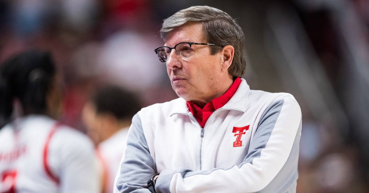 🚨𝗡𝗘𝗪𝗦: Mark Adams has been suspended for comments made to a player, per <a href="/KCBD11/">KCBD NewsChannel11</a> and the University. 

📸: Getty Images