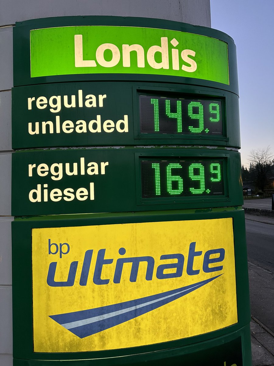 ZawadkaMarek's tweet image. Raport paliwowy:-) UK tydzień temu. Różnica między 1,65 a 1,79, NL stabilnie, Niemcy jak widać. Slubice taniej niż jadąc A4, i to o wiele 1/2 #paliwo #gospodarka #orlen