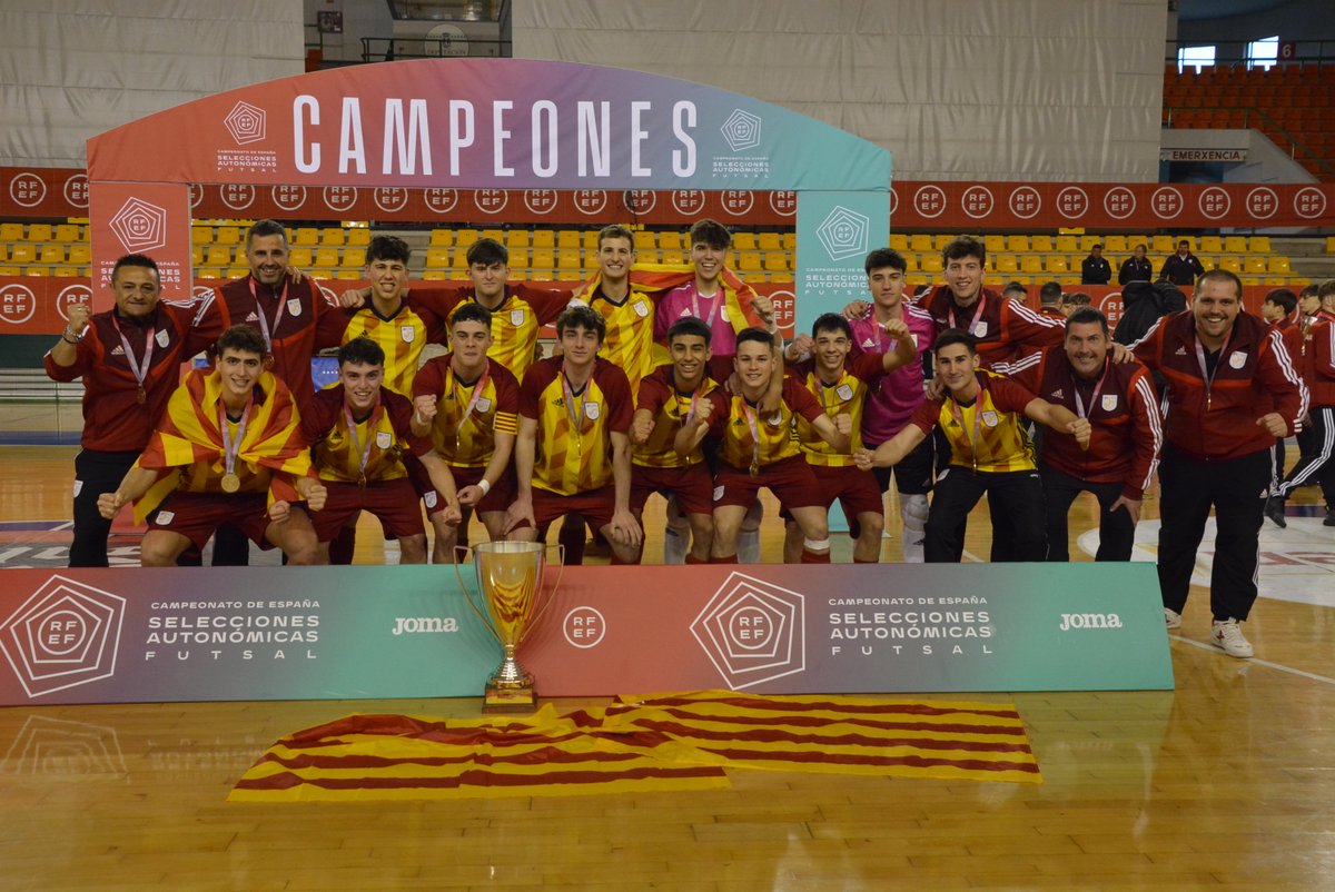 FCF_CAT's tweet photo. 💥 𝐂𝐀𝐌𝐏𝐈𝐎𝐍𝐒 𝐃'𝐄𝐒𝐏𝐀𝐍𝐘𝐀 💥

🟡🔴 Catalunya sub 19 guanya el Campionat d'Espanya amb una exhibició de futbol sala

🏆 Catalunya ha guanyat 6⃣ a 4⃣ davant @FFCM_es 

👏🏽 Enhorabona ❗️

📝: https://t.co/Ih3z9mSe0S

#CampionatsEspanyaFS #Sub19FS https://t.co/8NMolt6tQB