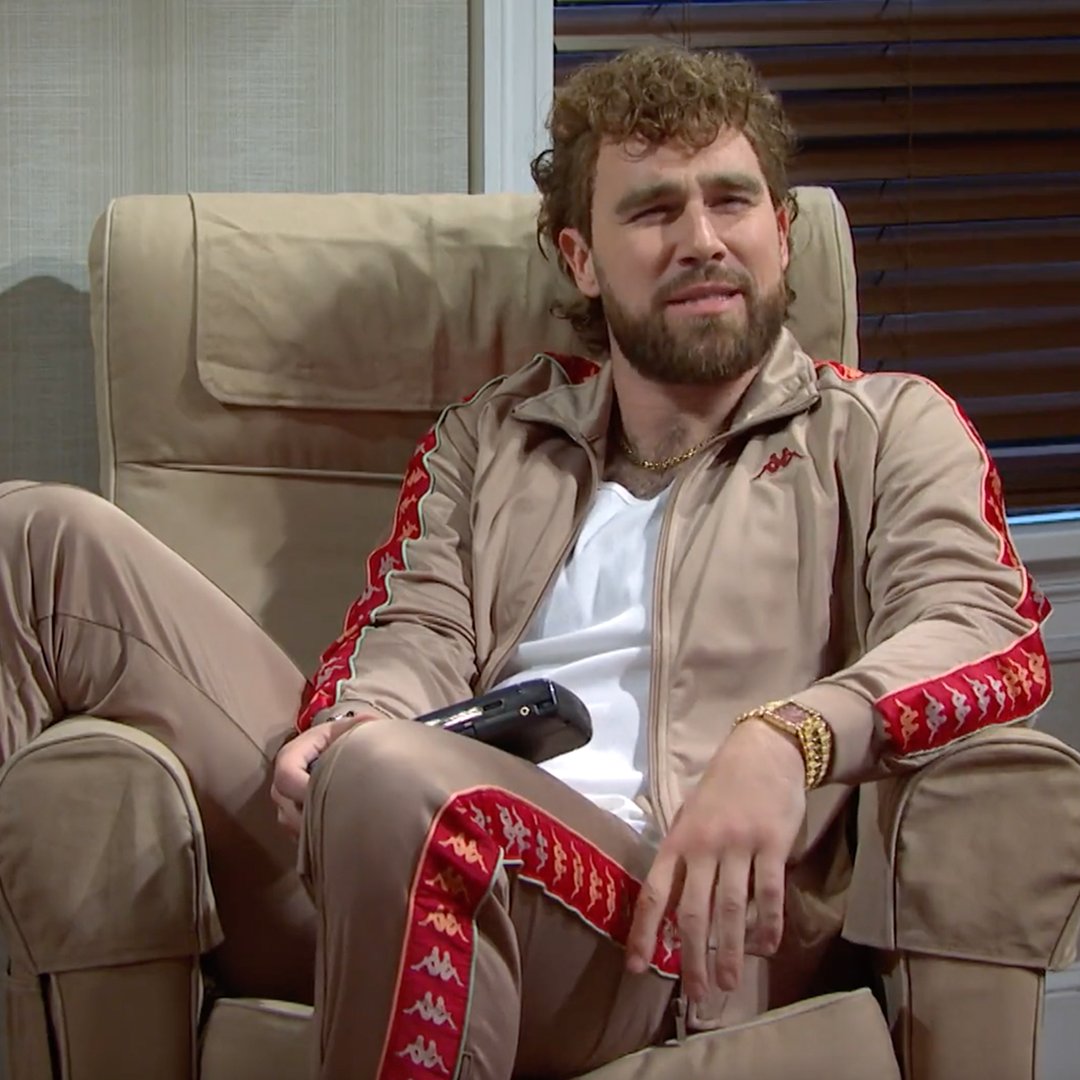 .<a href="/tkelce/">Travis Kelce</a>, you're a star 🤩 (via <a href="/nbcsnl/">Saturday Night Live</a>)
