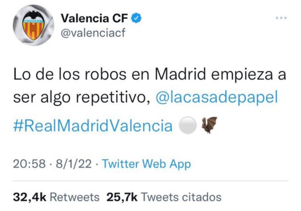 Esperando ……. el tweet de @valenciacf acerca del clamoroso penalti no pitado a su favor! Contra el @realmadrid bien que se apresuraron! Diferencias! El #VARcelona a lo suyo! Una ayuda más a su palmarés! Edens Forever®. #BarcelonaValencia