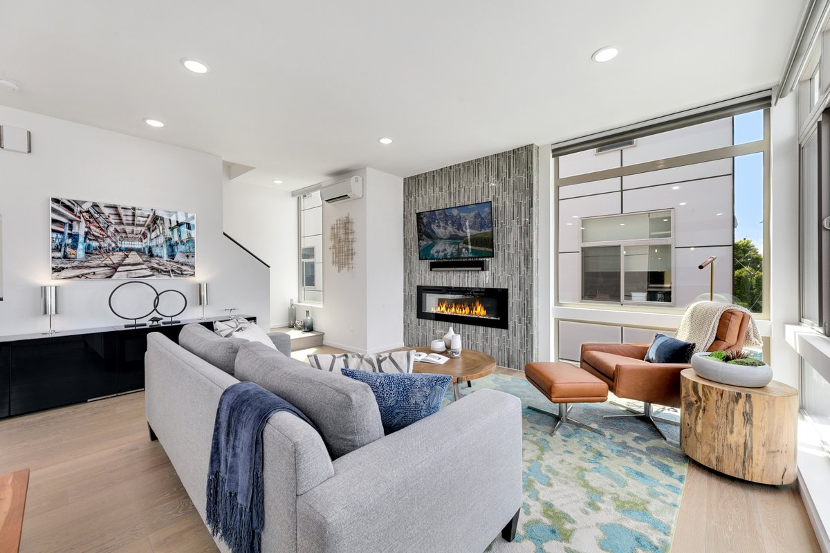 PhixerInc's tweet photo. Do you prefer gas fireplaces or wood fireplaces? The beauty and ease of a gas fireplace gets us every time. 🔥

#realestate #realestatephotoediting #realestatevideoediting #virtualstaging #virtualtwilight https://t.co/XjokPdvVTa