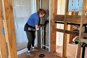 KauaiHabitat's tweet photo. A few homes in Waimea will be a lot more comfortable thanks to the hard work of a visiting volunteer team! Team Van Rooy spent a week installing insulation and painting alongside our homebuyers at our #WaimeaHuakai subdivision! We are so grateful! #attitudeofgratitude #buildaloha https://t.co/lMzpFT2Z12