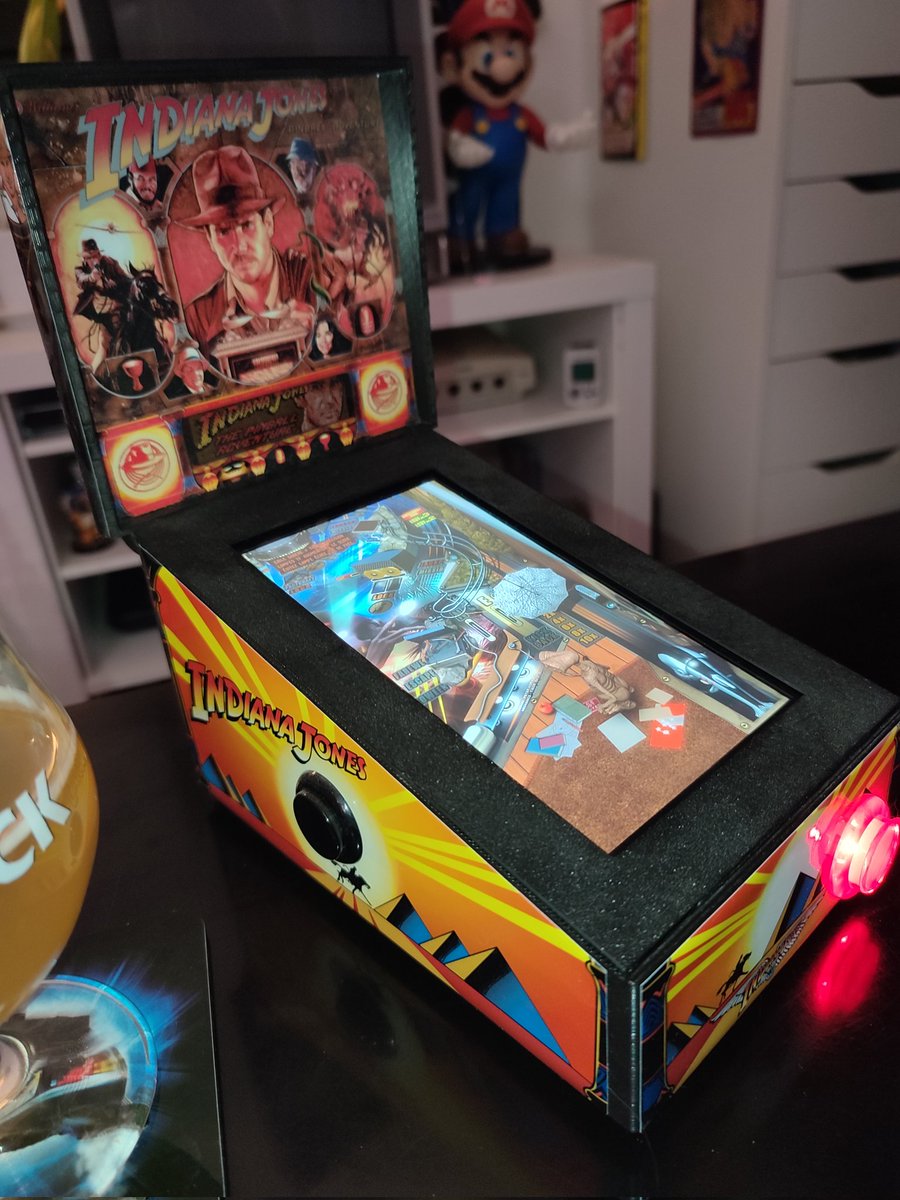 Nostalgeekat's tweet photo. Apéro-Flipper du soir, espoir ! 😸
#pinswitch 🍻 #pinball https://t.co/Rhn0dFxxLk