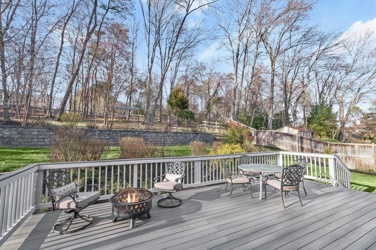 MegandAlison's tweet photo. #JustListed in #PotomacMD and #OpenHouse Today 2-4 PM! Over half an acre in the Lake Normandy Estates neighborhood, 11514 Karen Drive is exquisitely expanded and upgraded, 6 BD/4.5 BA.
#mdrealestate #dcrealestate #luxuryrealestate #washingtonfineproperties #wfpagents #itsyourmove https://t.co/Wn3ZkG5d4H