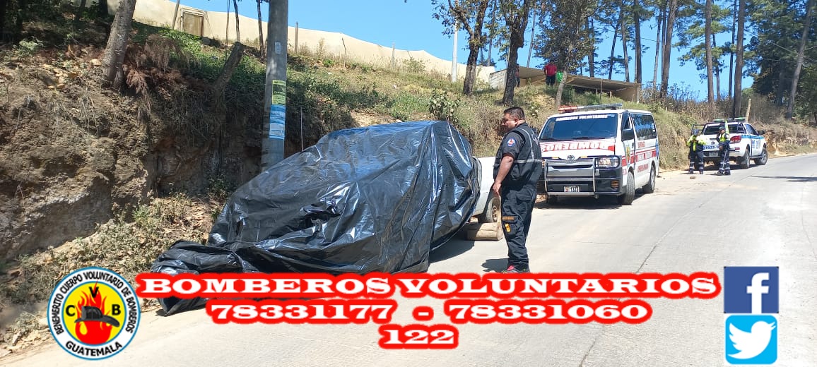 CVBSumpango's tweet photo. PICKUP VUELCA
En la ruta que conduce a la Aldea Santa Marta, de Sumpango Sac. Pickup vuelca, luego el conductor se da a la fuga, dejando abandonado el automor. Bomberos Voluntarios en el punto. https://t.co/u17f3ev82W