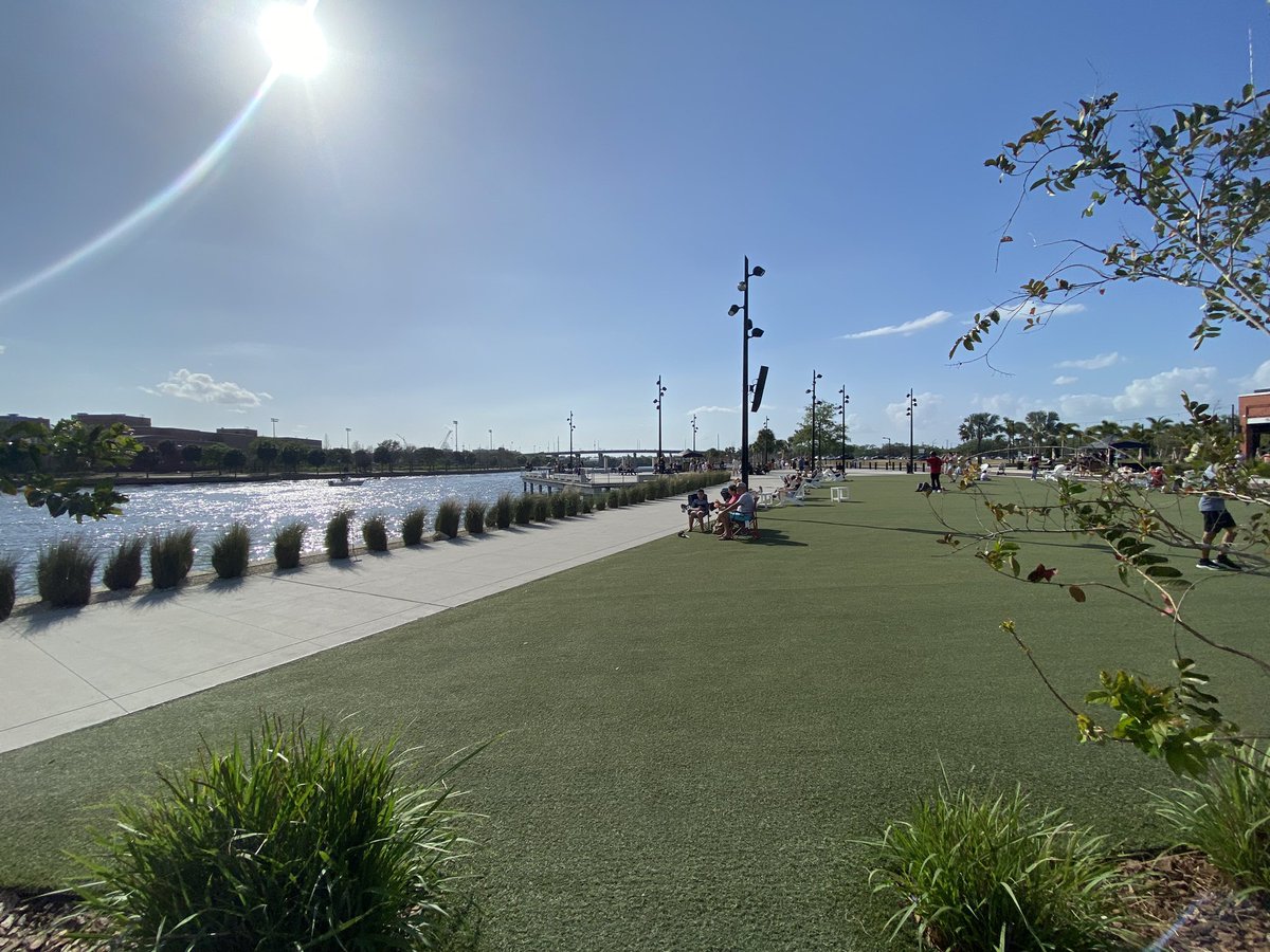 GTroySimpson's tweet photo. @BobBuckhorn So beautiful someone should consider having an art festival out there in March, ohhh wait… #Tampa #GasparillaArtFestival #Riverwalk https://t.co/fdQsIwo3wH