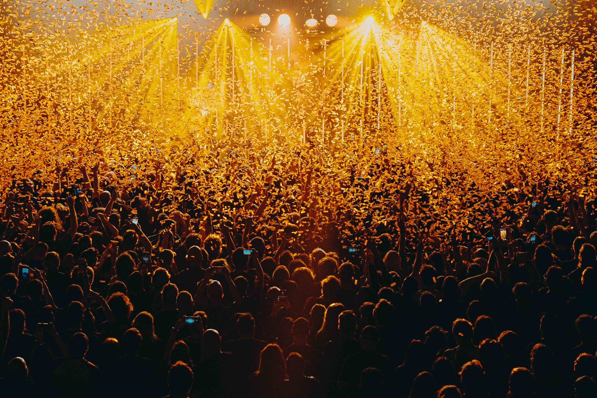 📸🧵 February Residency Tour Images by <a href="/Astr0Isha/">MRS WORLDWIDE</a>. 
#1 - Manchester.  A thread.