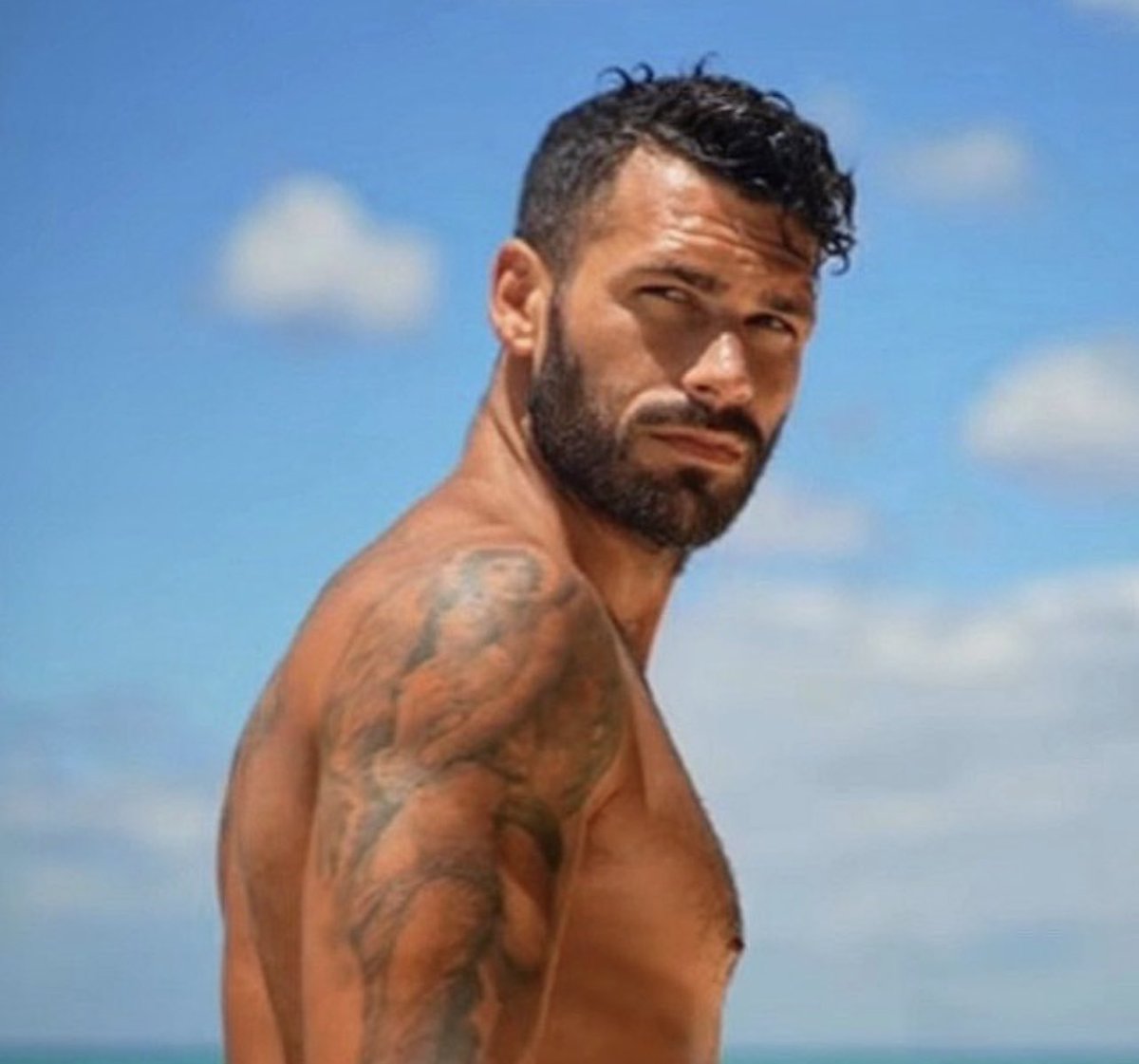 TouBarkare's tweet photo. Σταθαράς  #survivorGR https://t.co/6bbhjBifWy