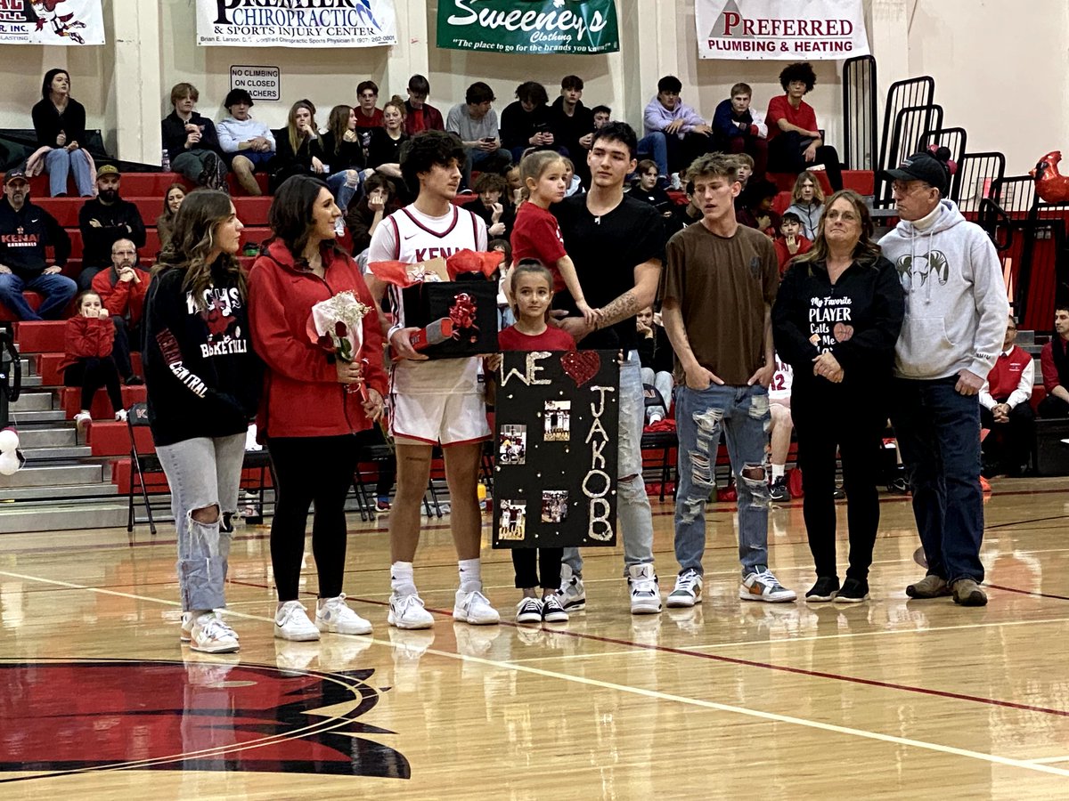 KardsBB's tweet photo. 2023 Seniors! 🥳🥳🥳 https://t.co/t8sC4aghBY
