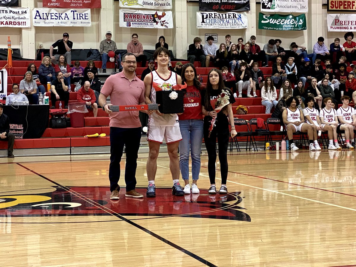 KardsBB's tweet photo. 2023 Seniors! 🥳🥳🥳 https://t.co/t8sC4aghBY