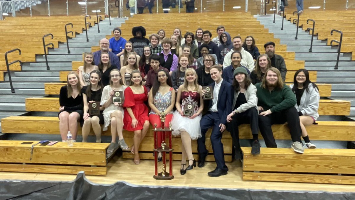 JCSDuallyNoted's tweet image. Congratulations to Dually Noted winning their FIRST Grand Championship at South Dearborn! Also, congratulations to Juliet Miller for winning best Vocal Solo in the Univoice Division! And congratulations to Jackson Hicks for winning Best Male Soloist in the Small Division!