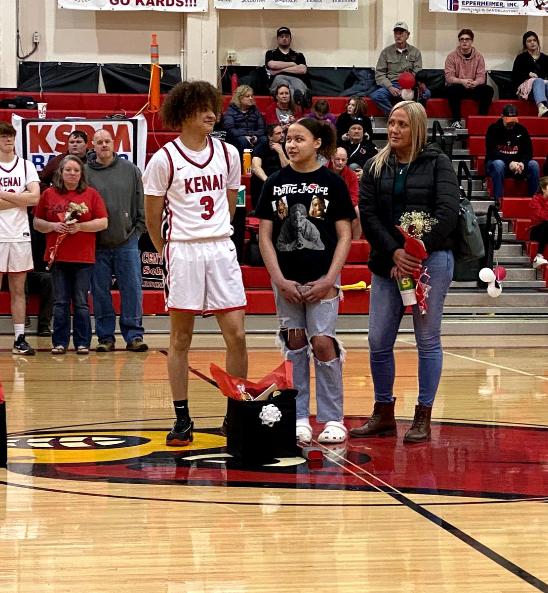 KardsBB's tweet photo. 2023 Seniors! 🥳🥳🥳 https://t.co/ZdlREaJbtZ