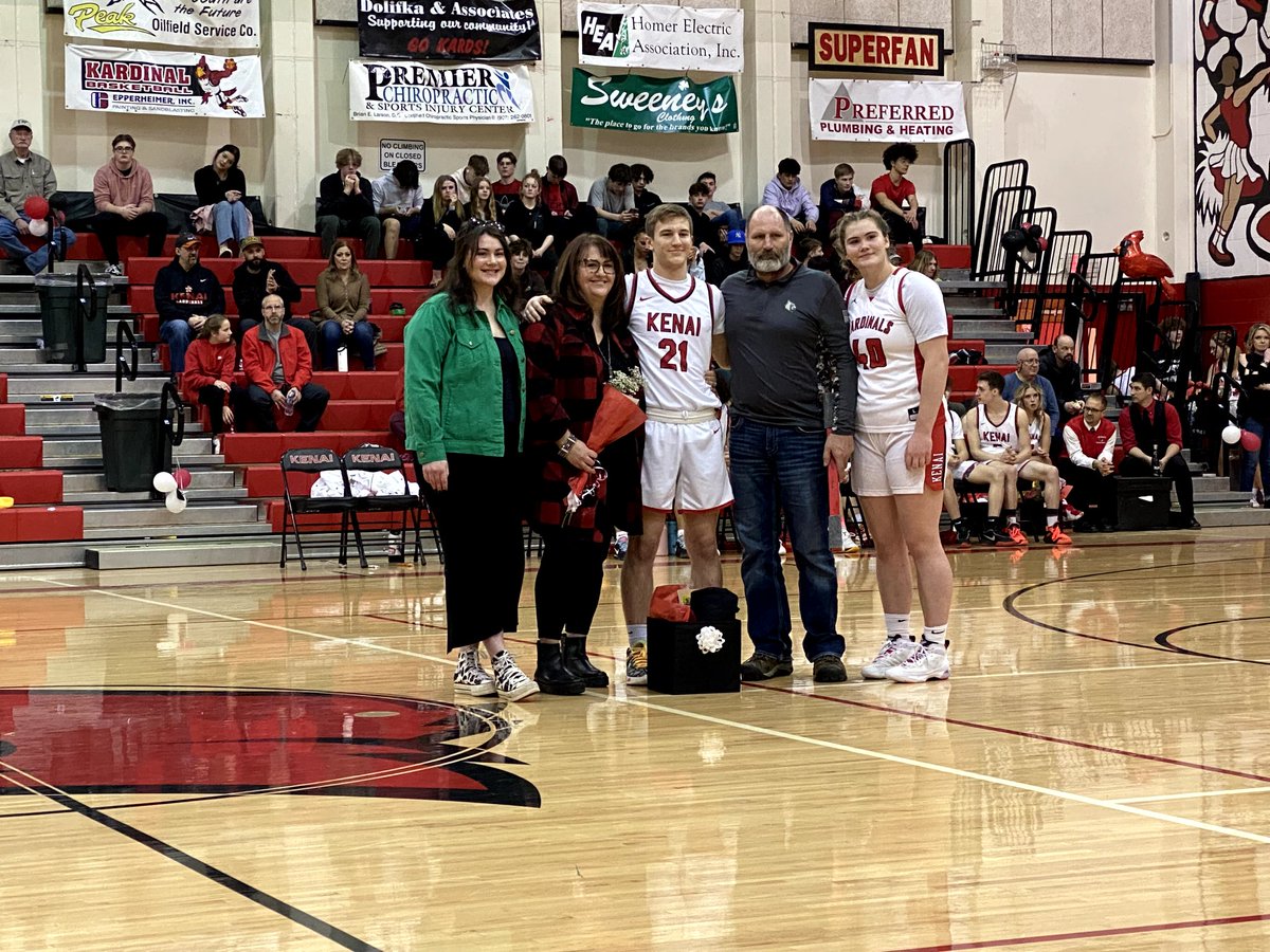 KardsBB's tweet photo. 2023 Seniors! 🥳🥳🥳 https://t.co/ZdlREaJbtZ
