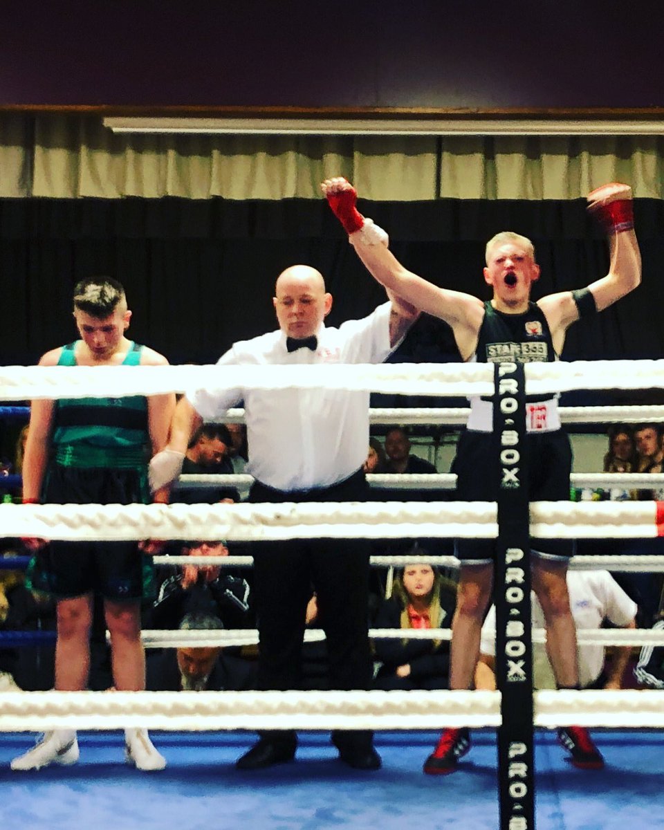 @TerriHarper96 @MuhammadAliBox @AmyGreatorex  

My boy won ❤️🥊

Ref stopped the fight in the third after giving  Carters opponent two standing counts 🥊
#PerfectRecord #Boxing #EnglandBoxing #Type1Strong #T1Warrior #Boxer #FIGHTNIGHT 

Insta follow:
instagram.com/carterbealboxi…