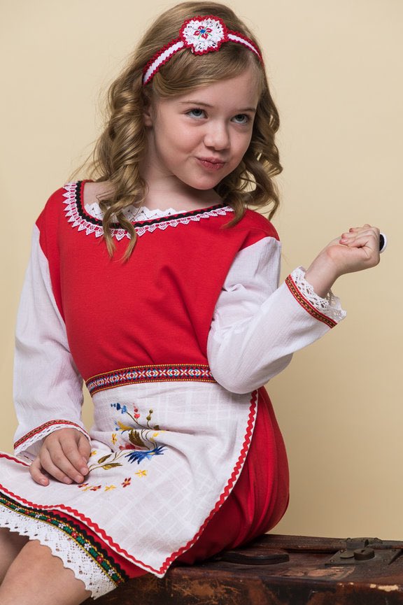 Happy Belated Baba Marta Day!♥️🇧🇬
All the love to my Bulgarian friends for teaching me about this beautiful holiday! 

#BabaMarta #HappySpring #Bulgaria #Bulgarian #Martenitsa #OnLocation #Europe