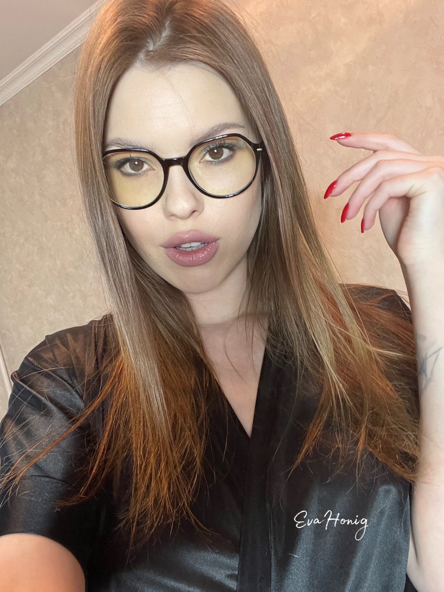 HonigEva's tweet photo. I want to add to my collection of home videos and share them with you.  Any ideas or requests? What videos do you want to watch with me? Message me ❤️ https://t.co/Xq9hJJ3930