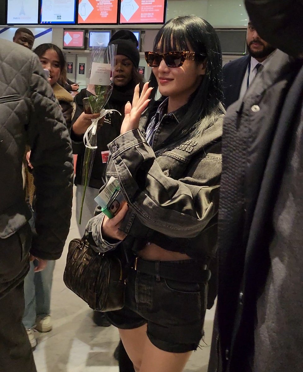 idlecharts's tweet photo. #MINNIE has arrived in Paris, France for the Miu Miu show at Paris Fashion Week.

BIENVENUE EN FRANCE MINNIE #MinnieInParis 💜 https://t.co/4BvRg3LW7Z