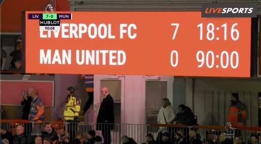 Mmonkoaa's tweet photo. Retweet let’s annoy Manchester United fans https://t.co/yB6aYK1LYc