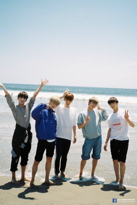 raventamia25's tweet image. Happy 4 years with txt. Since debut you’ve shown me how amazing you are and you just keep growing and shocking me with all your capabilities. You are my comfort, happiness, and the reason I’m smiling.#TXT_4th_Anniversary
#ToFOUReverlandWithTXT 
#투바투와함께한4년내일도함께할우리