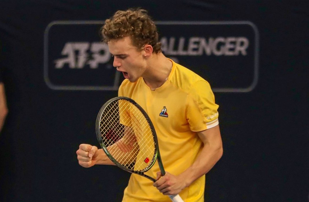 BenoitMaylin's tweet photo. 4h! La finale entre Van Assche et Humbert a duré 4h et c’est Lucas qui s’impose à Pau alors qu’Ugo menait 3/0 double break dans le 3e set et qu’il s’offrît 2 balles de match dans le tie-break! 7/6 4/6 7/6, énorme victoire de Lucas.
18 ans.
Désormais 109e.
Arthur Fils 110e. https://t.co/FlH74VYHTq