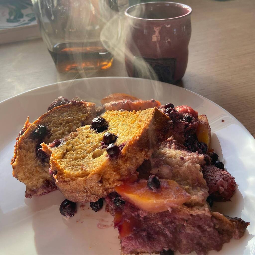 SandowFarm's tweet photo. Easy like a Sunday morning 🎶
#tinyhomes #cabin #newbrunswick #homesteading #nature #autumn #winter #getaway #friends #tinyhouse #cabinlife #cabin #cabinintheorchard #offgridcabin #diycabin #diybuild #cabinbuilders #tinyhomebuild #tinyhousebuild #we… https://t.co/pilBzAJG9p https://t.co/KlE7BexSae
