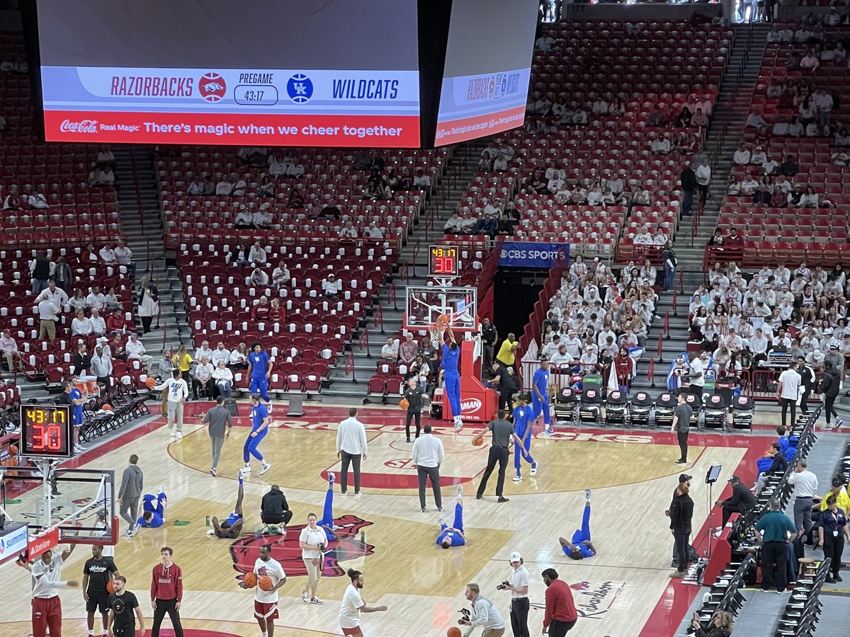 critty_inblue's tweet photo. Here to cheer our guys on!!! 💙 #bbn #lafamilia https://t.co/4VpZz05ppN
