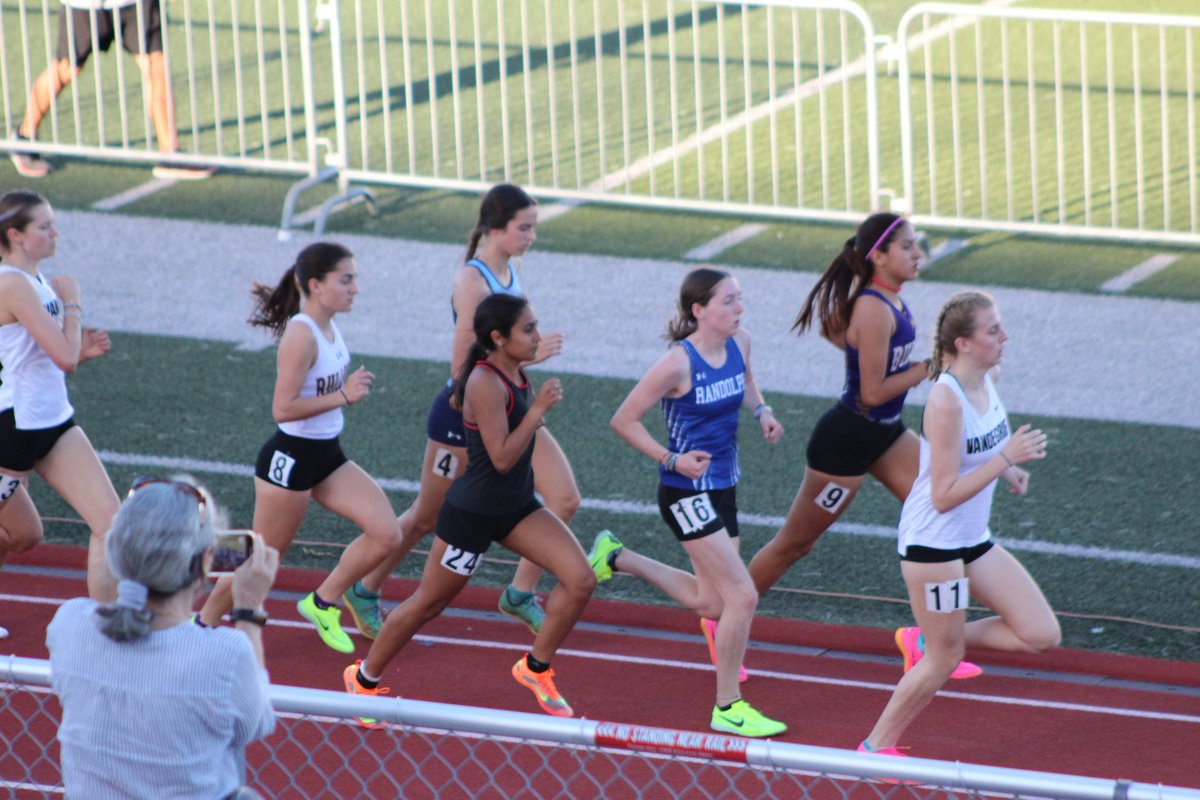 gfgafo8's tweet image. Congratulations @ayianna_olivas ! 
Not only did you PR in both the 1600m &amp;amp; 3200m this weekend,  but you also broke both HCISD records for both events! Awesome Job babe &amp;amp; Love to see your hard work paying off! #CSND #HarlingenCardinals #track #distance