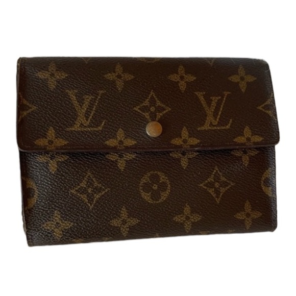 WendyH_Adams's tweet photo. So good I had to share! Check out all the items I'm loving on @Poshmarkapp #poshmark #fashion #style #shopmycloset #guessbymarciano #louisvuitton #bigchill: https://t.co/WKEJKFsE4r https://t.co/57WtH1D0t6
