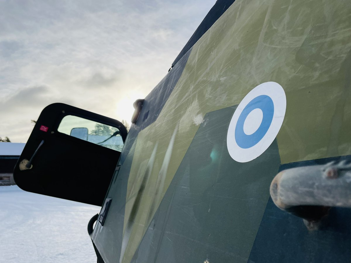 CHSievers's tweet photo. Unterwegs mit dem Befehlshaber der finnischen Armee. Im HQ &amp; bei der Truppe im Schnee. General Kivinen muss eine historische Zäsur managen - vom neutralen Staat zum NATO-Mitglied 🇫🇮. 

Teil IV der Reportage-Serie „Gesichter der Zeitenwende“: 21:45 @heutejournal (mit @Alica_Jung) https://t.co/8W5tkfsmCN