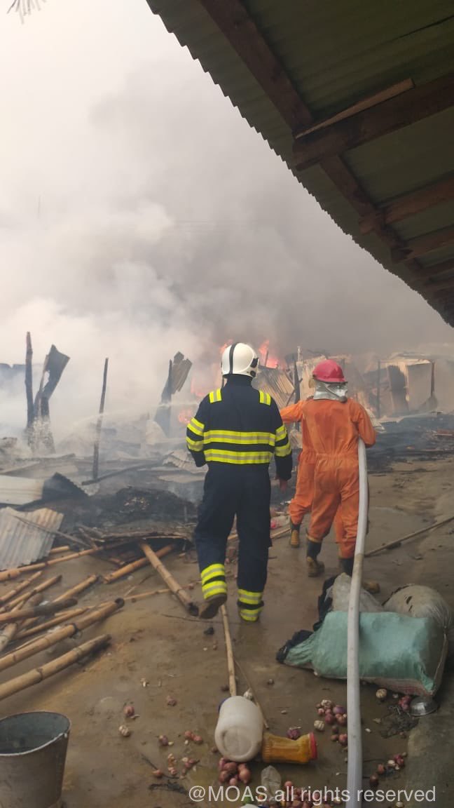 ReginaCatrambon's tweet photo. #Bangladesh #Kutupalong Enorme incendio nel campo dei #rifugiati #Rohingya 12.000 sfollati. Al momento non si ha alcuna notizia in merito alle vittime. Per questo serve continuare a lavorare sulla prevenzione degli incendi nei mega campi. @moas_eu #DRR https://t.co/Oco0RpWN0B